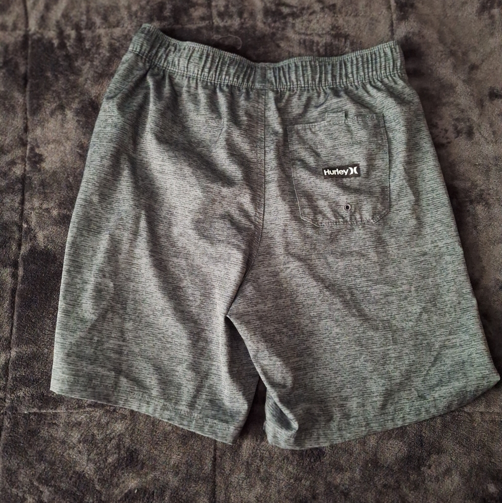 Hurley Boys Swim Trunks & Rash Guard - Picture 4 of 6